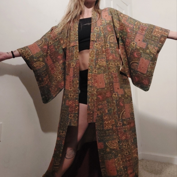 Vintage 50's 60's Japanese silk Kimono w/ tapestry design - Picture 10 of 16